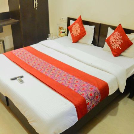 Hotel Royal Palace - 150 Meters From Mahakal Temple Ujjain Buitenkant foto