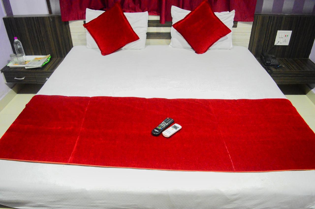 Hotel Royal Palace - 150 Meters From Mahakal Temple Ujjain Buitenkant foto